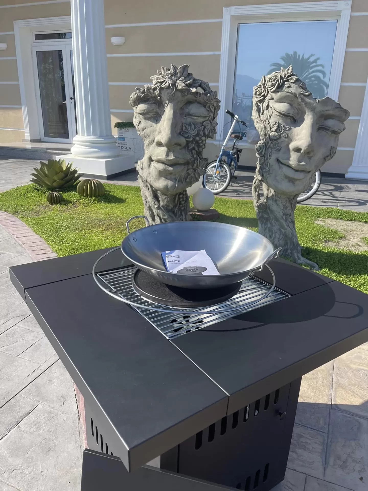 Τραπεζι Ψησταριά Μπαρμπεκιού Κάρβουνου  με Καπακι και αποθηκευτικό χώρο(ΤΕΛΕΥΤΑΙΟ ΕΚΘΕΣΙΑΚΟ)